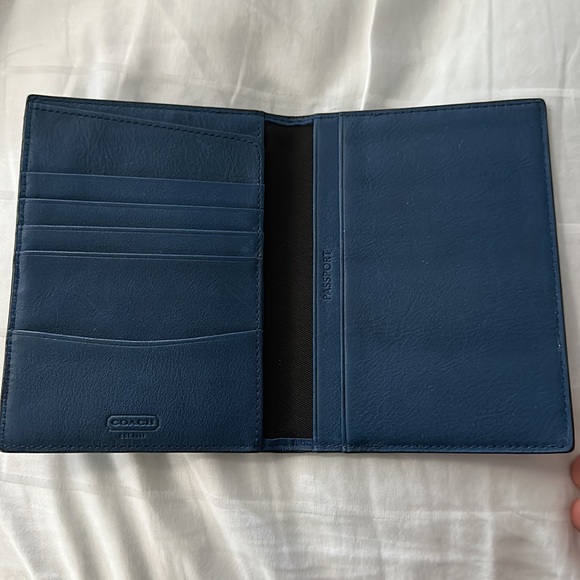 Authentic Men’s Coach Passport Case - Picture 2 of 3